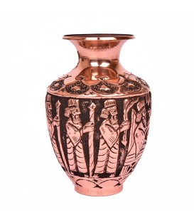 Vase en cuivre ciselé
