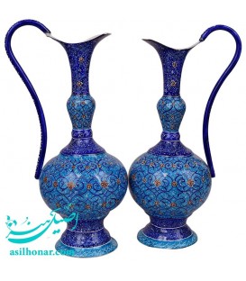 Une paire de carafe émaillé